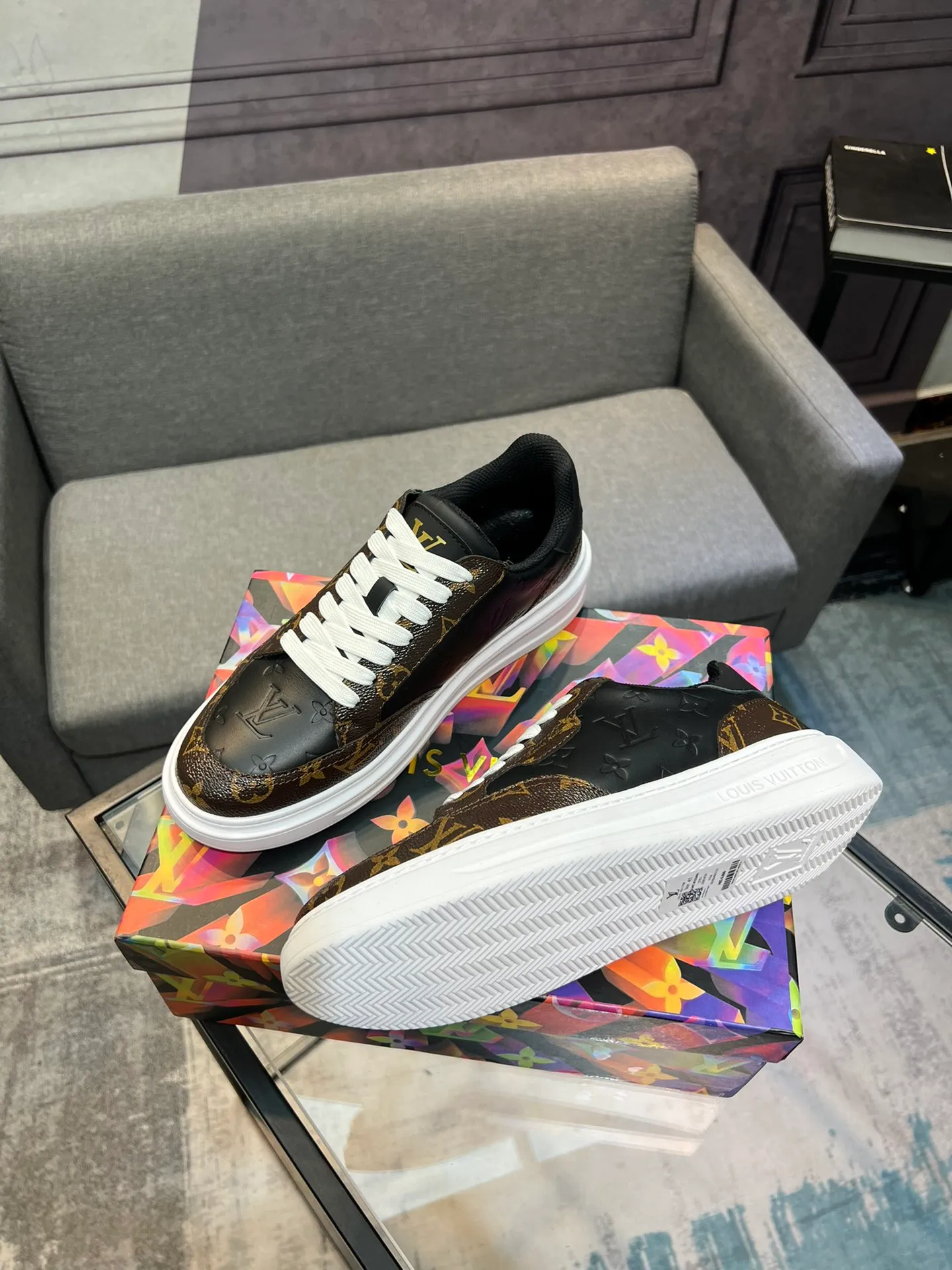 Men's Men's Shoes 💰540 LV Louis Vuitton. The latest fashionable casual shoes are popular in physical stores. The new spring and summer comfortable imported custom patent leather plus cowhide, cowhide mesh, and unique jacquard fabric element design. With sheepskin lining, Lv original base, [sun][sun] high-end packaging and high quality💪Details determine quality, welcome to compare🇮🇹Code number 38-44, 45 can be customized